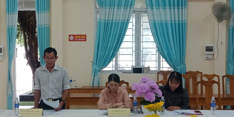 Ông Nguyễn Văn Lộc, Phó Chủ tịch UBMTTQVN huyện, đại diện Đoàn kiểm tra phát biểu kết quả kiểm tra